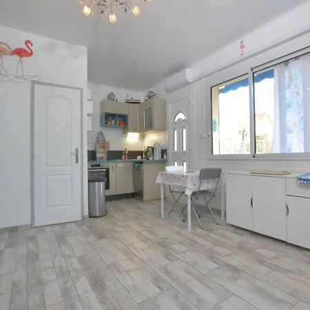 Apartment Amiral Rdc - Lumineux Et Renove Et Climatise Avec Cour, Quartier Rive Droite
